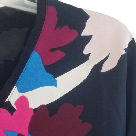 🌻Dkny floral Print Colorblocked Top size small - Picture 4 of 6